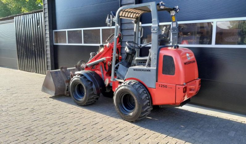 Weidemann 1250 cc 35 minishovel met bak en vorken vol