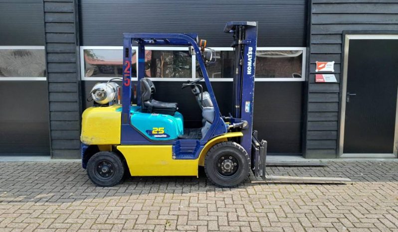Komatsu FG 25 HT-14  Freelift – Sideshift – Triplex – LPG full