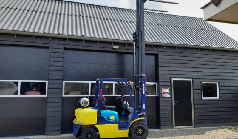 Komatsu FG 25 HT-14  Freelift – Sideshift – Triplex – LPG full