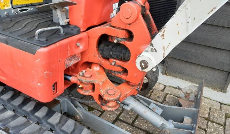 Takeuchi TB 210 R minigraver met 3 bakken vol