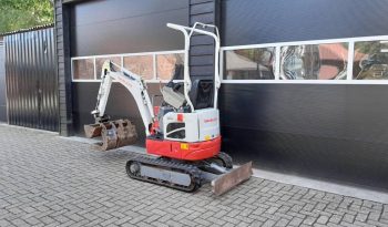 Takeuchi TB 210 R minigraver met 3 bakken vol