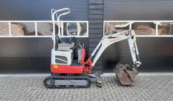 Takeuchi TB 210 R minigraver met 3 bakken vol
