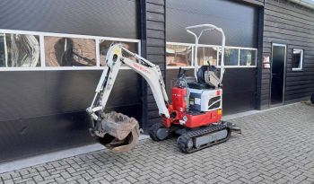 Takeuchi TB 210 R minigraver met 3 bakken vol