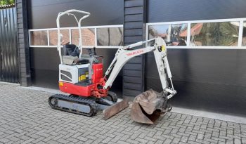 Takeuchi TB 210 R minigraver met 3 bakken vol