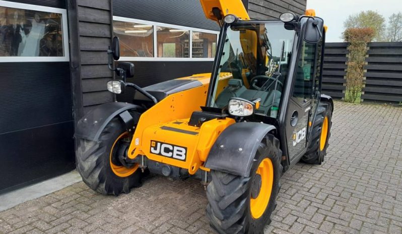 JCB 525-60 AG Agri Plus verreiker met bak vol