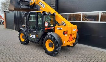 JCB 525-60 AG Agri Plus verreiker met bak vol