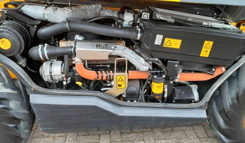 JCB 525-60 AG Agri Plus verreiker met bak vol