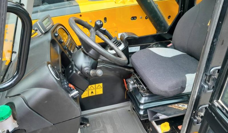 JCB 525-60 AG Agri Plus verreiker met bak vol