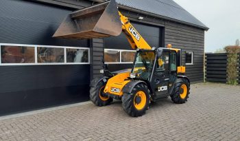 JCB 525-60 AG Agri Plus verreiker met bak vol