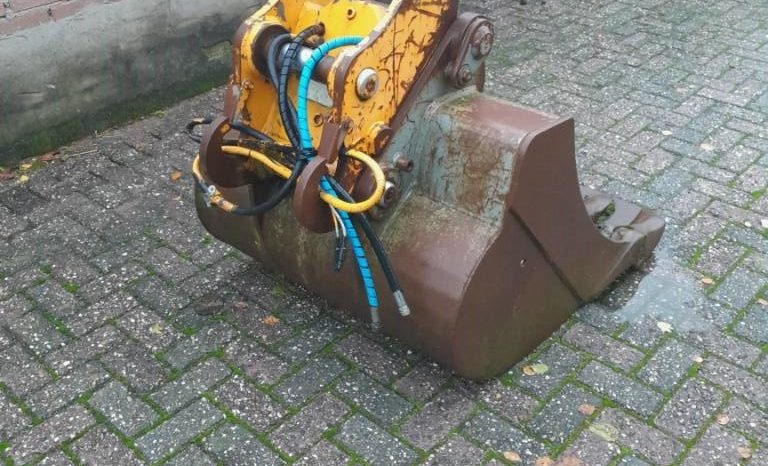 Liebherr A 308 Grondbak met snelwissel en pennen vol