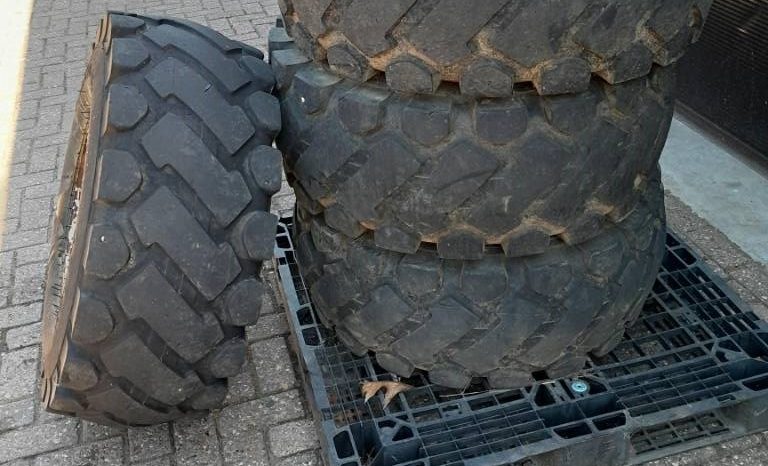 Banden set wielen 23.5/70R16 23.5/70-16 full