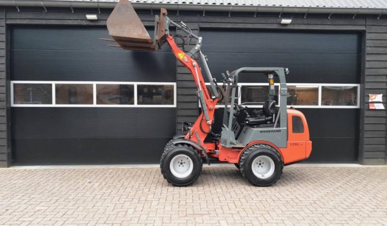 Weidemann 1250 cc 35 minishovel NL kenteken Brede banden vol