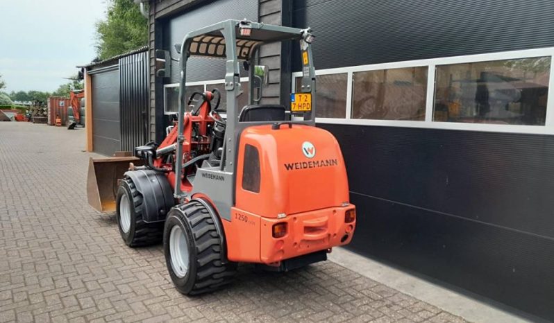 Weidemann 1250 cc 35 minishovel NL-kenteken Brede banden vol
