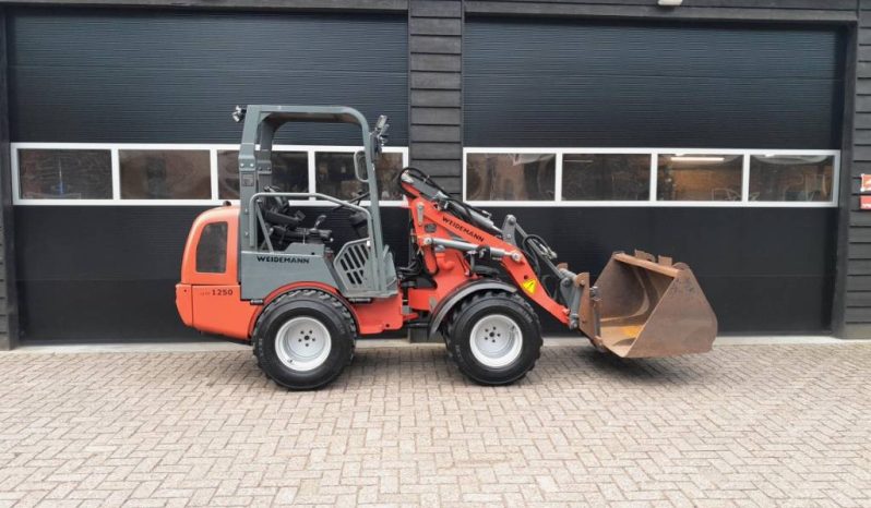 Weidemann 1250 cc 35 minishovel NL-kenteken Brede banden vol