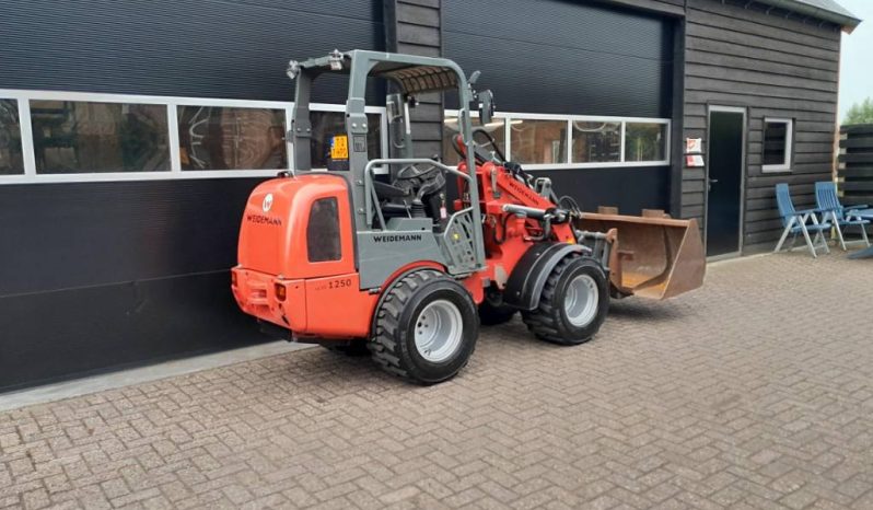 Weidemann 1250 cc 35 minishovel NL-kenteken Brede banden vol