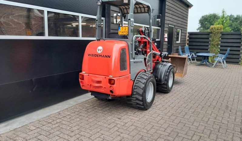 Weidemann 1250 cc 35 minishovel NL-kenteken Brede banden vol